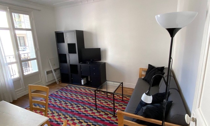Levallois-Perret Apartment | Cozy 2-Piece Retreat by the Seine with Spa & Breakfast