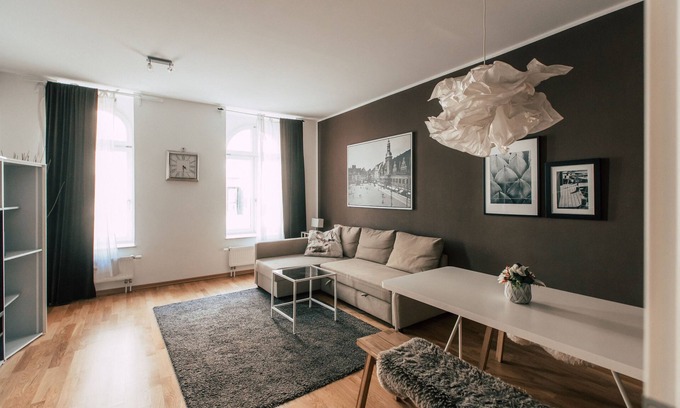 Zentrum-Nord Apartment | Cozy 2-Bedroom Apartment with Kitchen & Balcony - Luga Homes
