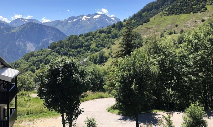 Huez-en-Oisans Apartment | Charming 3-Bedroom Apartment Steps from Alpe d'Huez Station