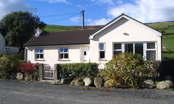 Knockaderry Cross Roads Cottage | Inviting 3 Bedroom Cottage with Garden & Hot Tub