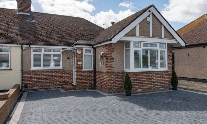 Hillingdon House | Charming 3 Bedroom Family Retreat near Central London