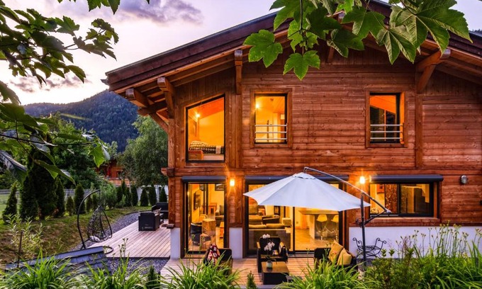 Les Houches Ski Chalet | Charming 3 BR Chalet Near Cham with Top Guest Ratings