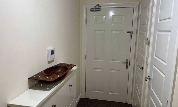 Southampton Apartment | Inviting 3 BR Flat in Southampton for Families and Pets