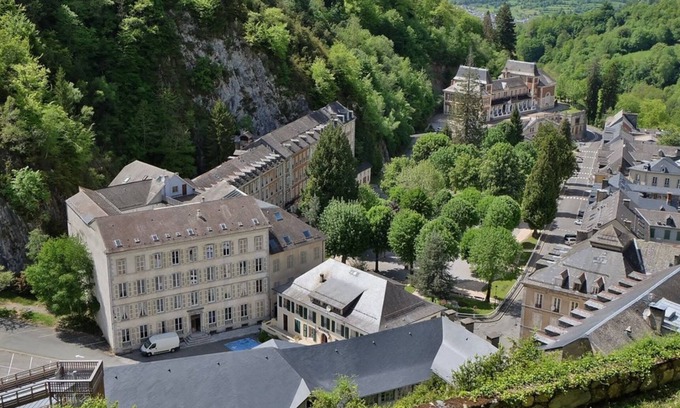 Eaux-Bonnes Apartment | Welcoming 3-Star Apartment with Spa & Free Parking in Eaux Bonnes