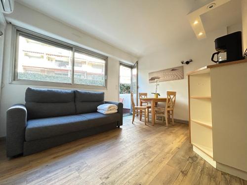 Saint-Raphael Apartment | Inviting 4-Person Retreat in Central Location by the Beach