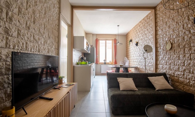 Croix House | Comfortable 4-Bedroom House with Breakfast & Kitchen Access