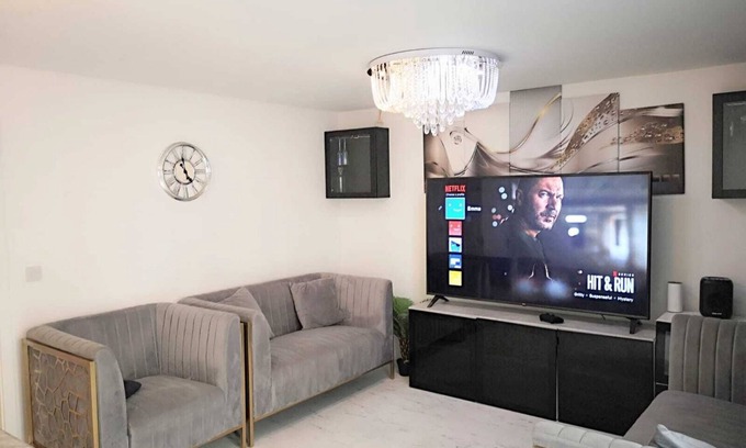 Headstone North House | Cosy 5 bedroom, 3 bathroom next to Harrow Museum