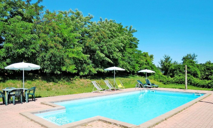 Bagnoregio Villa | Inviting Villa Apartment for 4 with Pool and Lake Views