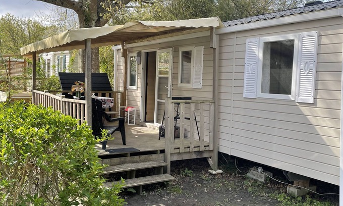 Aureilhan House | Cozy Mobile Home Retreat with Lake Views in Aureilhan