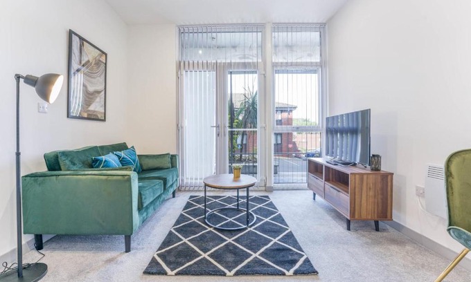 Brierley Hill Apartment | Bright 1 Bedroom Apartment in Dudley, Perfect for Families