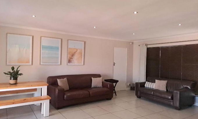 Eikenbosch Apartment | Welcoming Family Retreat: Pet & Child-Friendly Escape