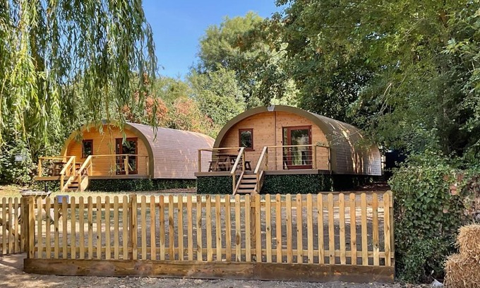 Newmarket Apartment | Eco-Friendly Cabins Near Historic 16th Century Pub