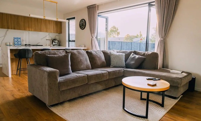 Blenheim House | Cosy and Modern spacious home