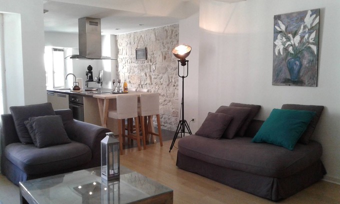 Avignon City Centre Apartment | Tranquil Duplex Retreat with Spa in Historic Old Town