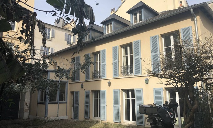 Notre-Dame House | Serene Townhouse Steps from Château de Versailles, Rated 10/10