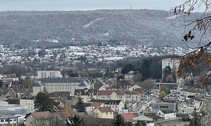 Lons-le-Saunier Apartment | Warm and Inviting Apartment - Rated 10/10, Pet & Child Friendly