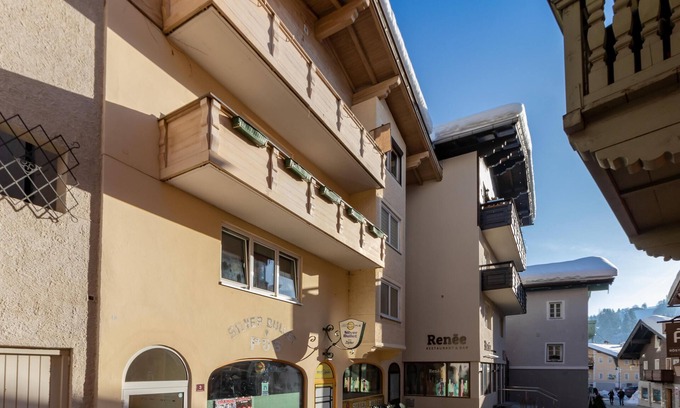 Hopfgarten Markt Apartment | Cozy Apartment Steps from the Skilift with Breakfast Included
