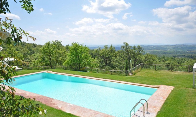 Castelnuovo Berardenga Apartment | Inviting Apartment with Pool, Pets Welcome & Scenic Views