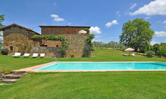 Castelnuovo Berardenga Apartment | Cozy Apartment for Two with Pool, WIFI & Panoramic Views
