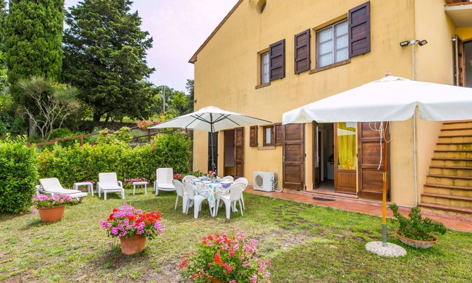 Castellina Marittima Apartment | Cosy apartment with WIFI, pool, A/C, TV, patio, pets allowed, panoramic view and parking