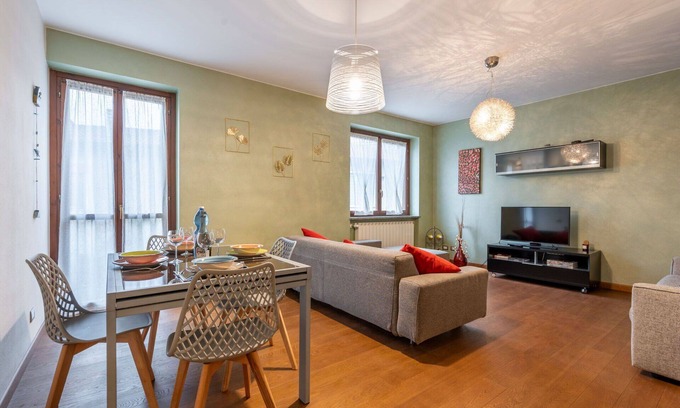 Intra Apartment | Cozy Apartment for 4 with Balcony, Parking & Lake View