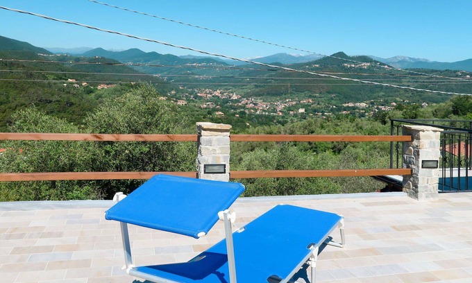 Villanova d'Albenga Apartment | Elegant Apartment for 6 with Ocean View & Modern Amenities