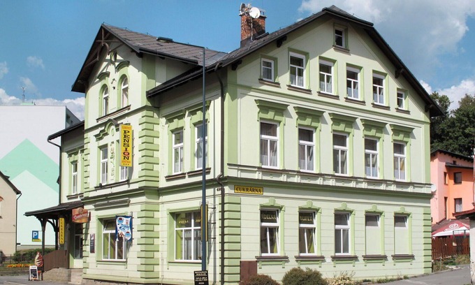 Desna Apartment | Cozy Apartment for 4 with Hot Tub, Pet Friendly & WIFI