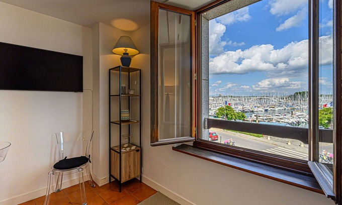 Morbihan Apartment | Comfortable Apartment for 4 with Ocean View & WIFI