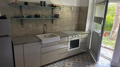 Viranyos Apartment | Charming Apartment in Green Buda - Family-Friendly Retreat