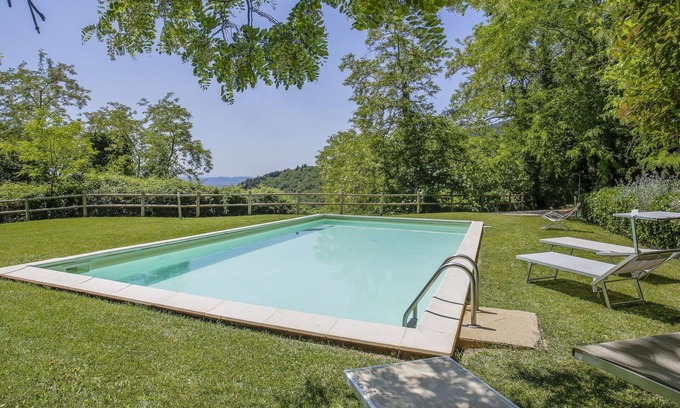 Sesto Fiorentino Villa | Delightful Villa Apartment for 3 with Pool, WIFI & Pets