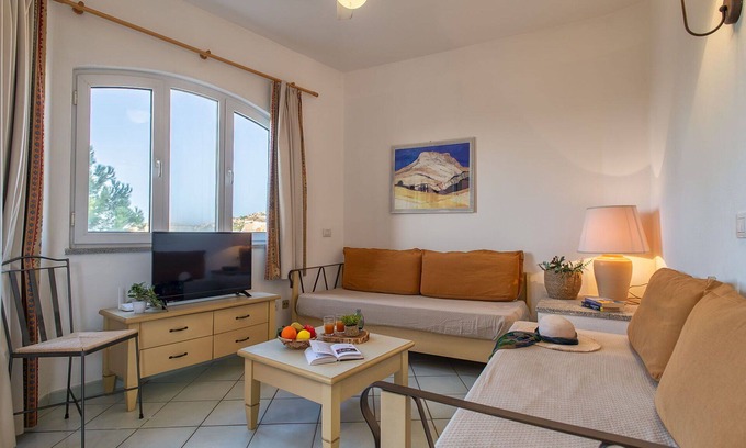 Canneddi Apartment | Pet-Friendly Oceanfront Apartment with Terrace and A/C