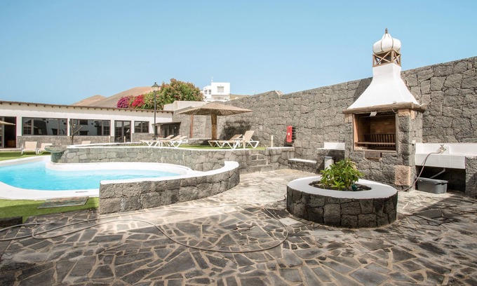 La Asomada Apartment | Inviting Apartment "4" with Terrace, Pool & Free Wi-Fi