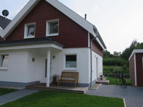 Nordhorn Apartment | Charming Lakefront Apartment with Pet-Friendly Perks