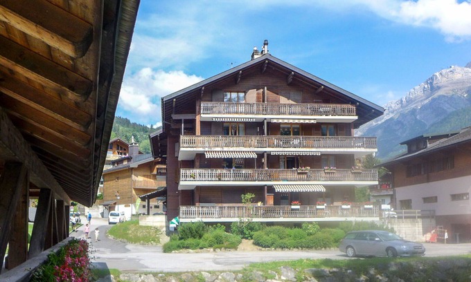 Ormont-Dessus Apartment | Cozy Apartment for 4 with Balcony and Free WiFi