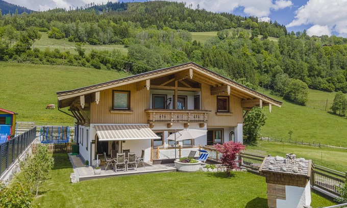 Stuhlfelden Apartment | Inviting Apartment Near Kaprun & Kitzbühel with Kitchen