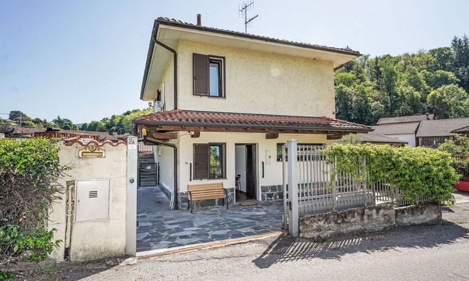 Castello Apartment | Cosy apartment for 5 guests with WIFI, pool and TV