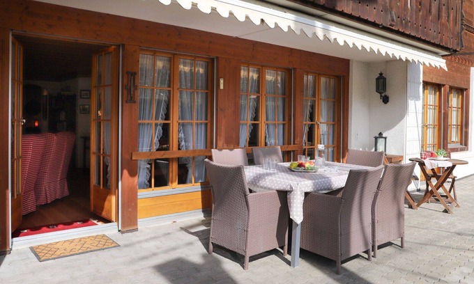 Saanen Apartment | Comfortable Apartment for 12 with Terrace and Free WiFi