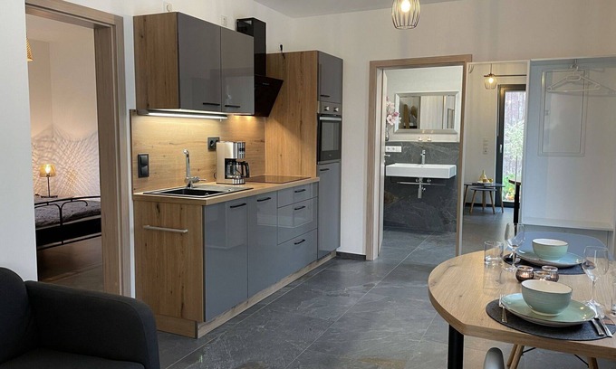 Ueberlingen Apartment | Cozy Apartment for Two with WIFI, Terrace & Parking