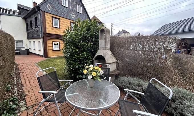 Grossschoenau Apartment | Cozy Apartment for 3: Pets Welcomed, Free WIFI & Parking