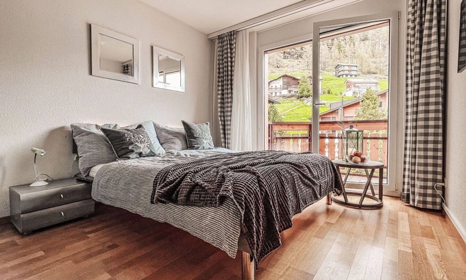 Saas-Fee Apartment | Cosy apartment for 4 guests with WIFI, TV, balcony and parking