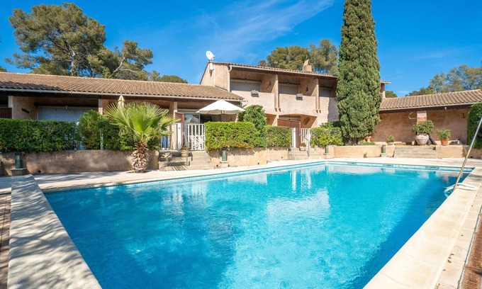 La Croix-Valmer Apartment | Ideal Oceanfront Apartment for 4 with Pool and WiFi