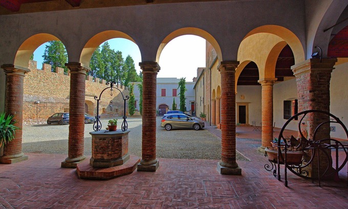 Certaldo Alto Apartment | Ideal Apartment for 4 near San Gimignano with Panoramic Views