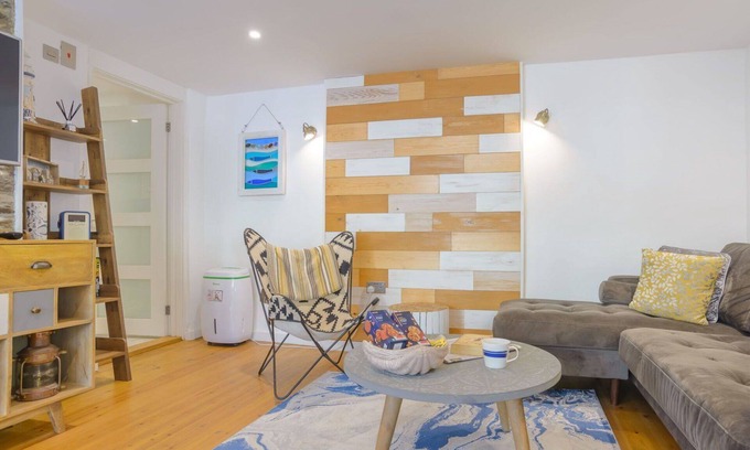 Trebarwith Apartment | Cozy Apartment for 4 with WIFI, Pets Welcome & Parking