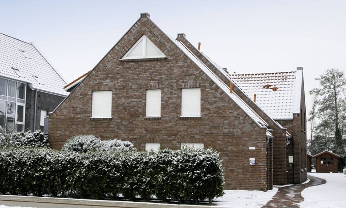 Norddeich Apartment | Cozy Apartment for 4 with Ocean View, Balcony & Parking