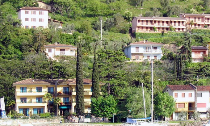 Val di Sogno Apartment | Cozy Apartment for 5 with Lake View and Terrace Access
