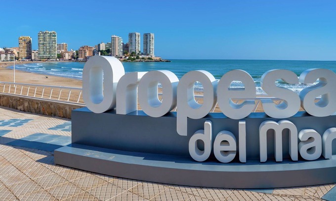 Cabanes Apartment | Inviting Apartment for 4 with Pool, Ocean View & WiFi