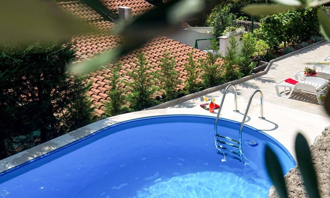 Medveja Apartment | Cozy Apartment for 4 with Pool, WiFi, and Ocean View