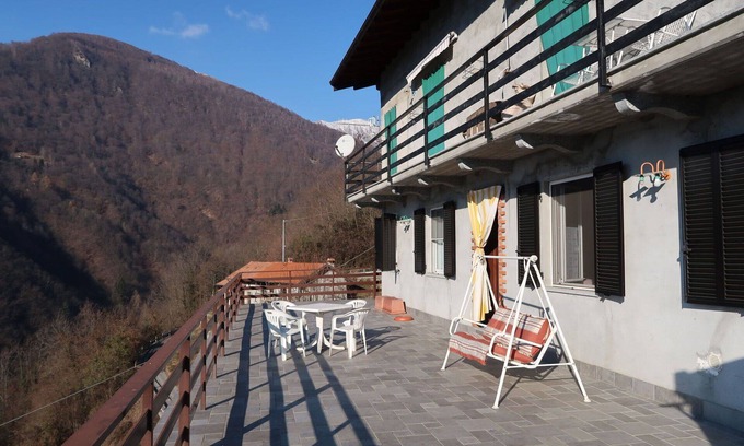 Aurano Apartment | Cozy Apartment for 4 with Pet-Friendly Perks and Parking