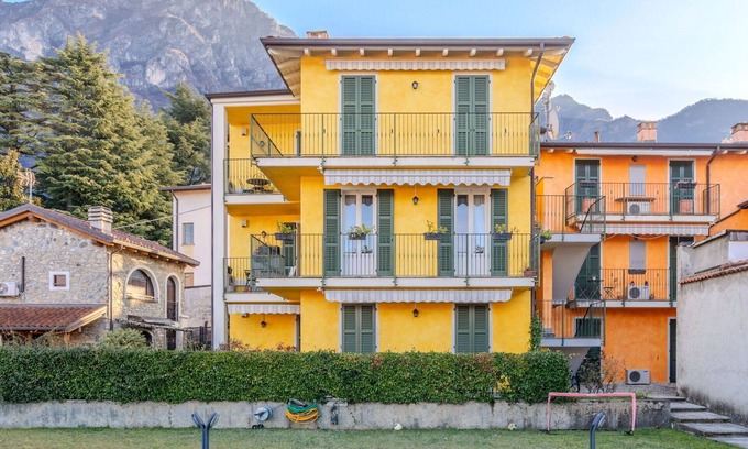Lierna Apartment | Stylish Apartment with Balcony, A/C & Lake View for 4