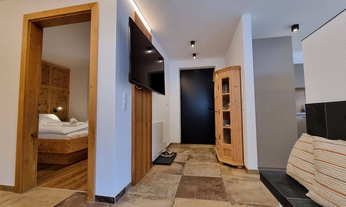 Landeck Apartment | Cozy Apartment for 4 with Lake View, WIFI & Parking